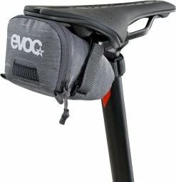 Evoc - Sacoche De Selle "Tour" 1L -Accessoires Vélo Soldes evoc sacoche de selle tour 1 l positionnee 3840x2160