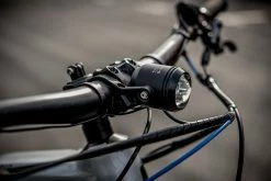 Litemove - Support D'éclairage Avant Pour Guidons 31,8 Mm Et 35mm -Accessoires Vélo Soldes litemove support eclairage guidon 1 3840x2160