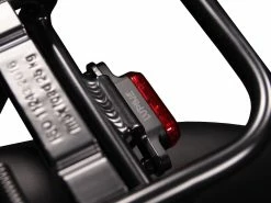 Lupine - Feu Arrière C14 G Pour Vélo électrique (montage Sur Porte-bagages Arrière) -Accessoires Vélo Soldes lupine feu arriere c14 g pour vae montage porte bagages arriere detail 1 3840x2160